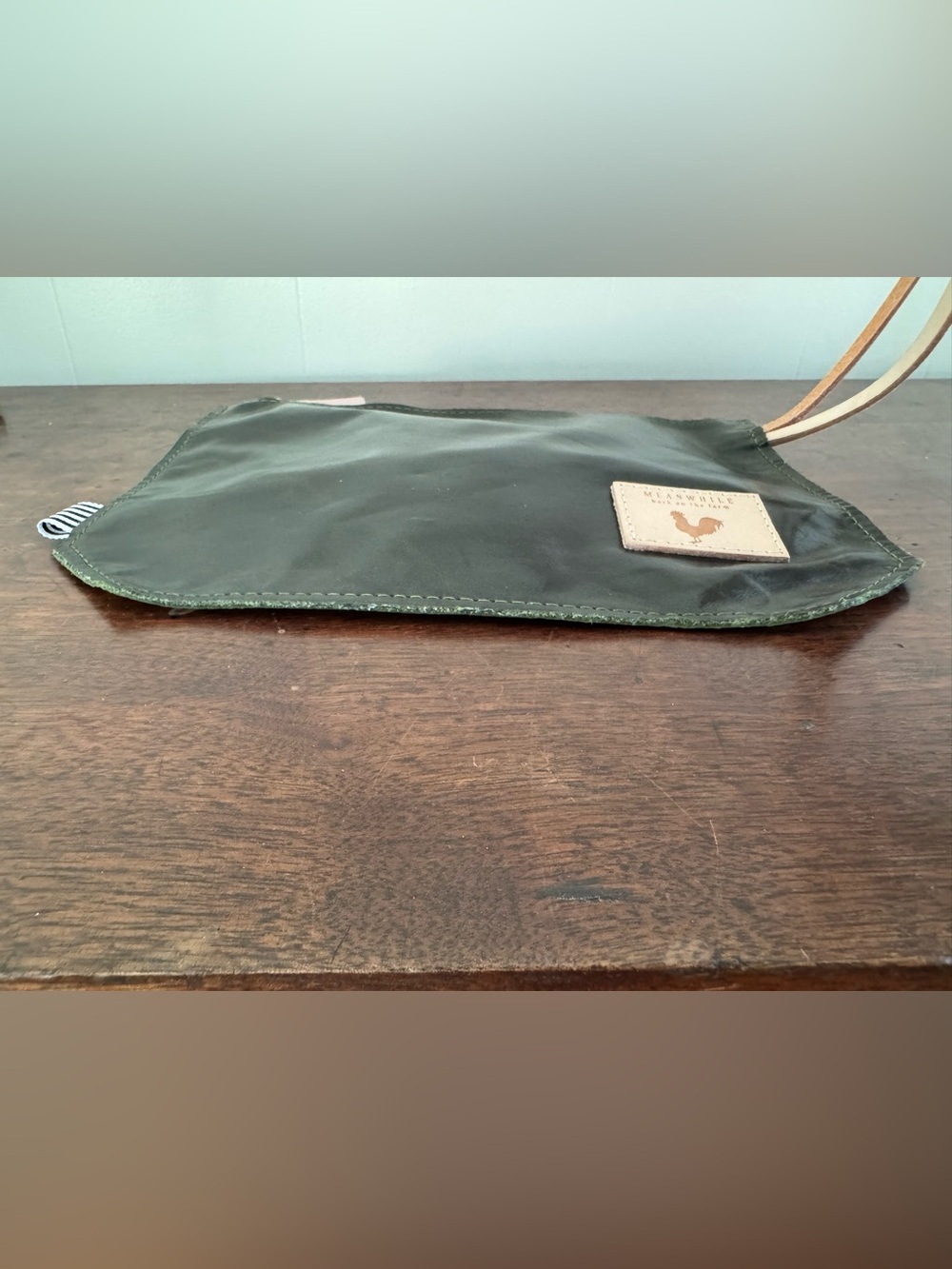 Meanwhile Back On The Farm green Leather Wristlet - Picture 7 of 8